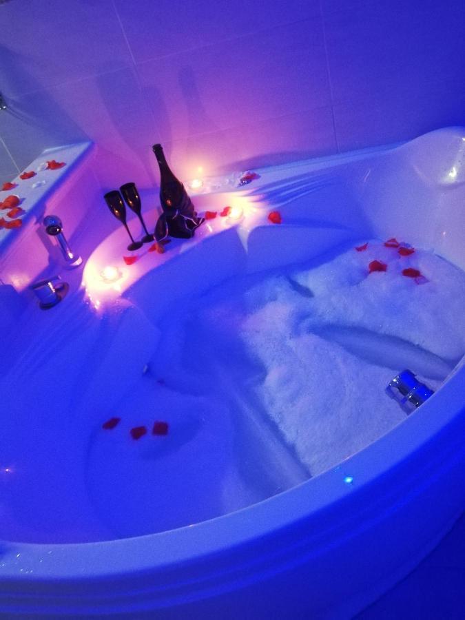 V&M Suite Con Jacuzzi Ostuni Eksteriør bilde