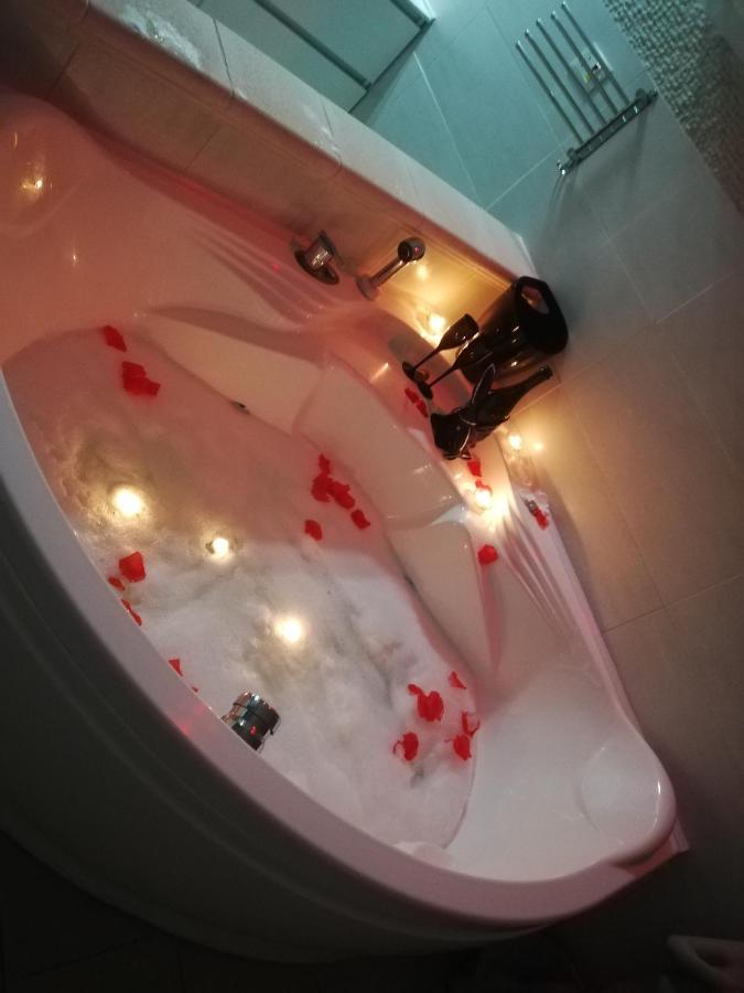 V&M Suite Con Jacuzzi Ostuni Eksteriør bilde